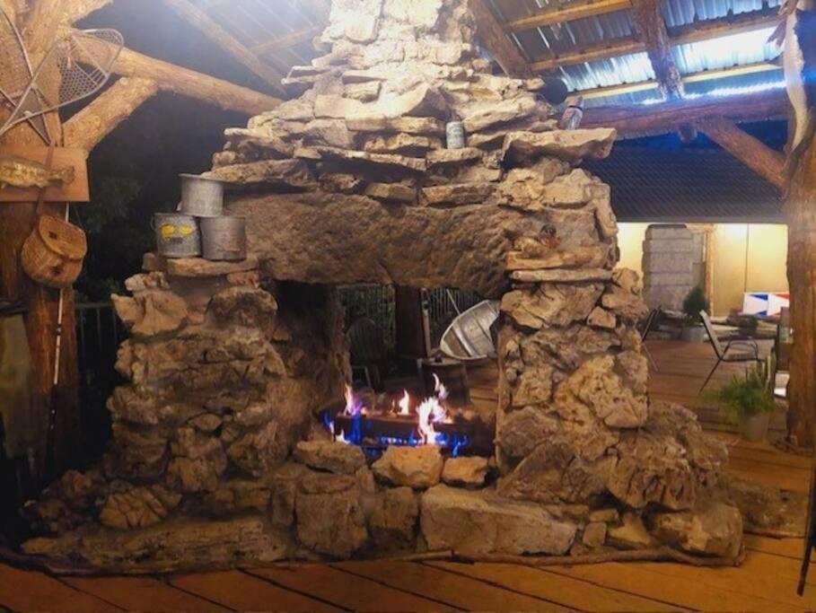 Stonegate Lodge King Bed, Wifi, 50In Tv, Fire Pit, Salt Water Pool Room # 310 Eureka Springs Zewnętrze zdjęcie